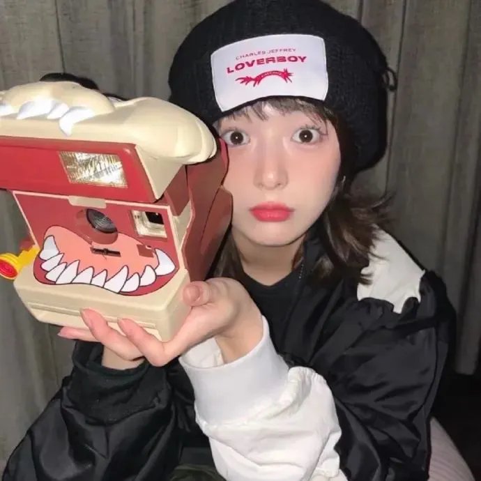 踉跄女孩